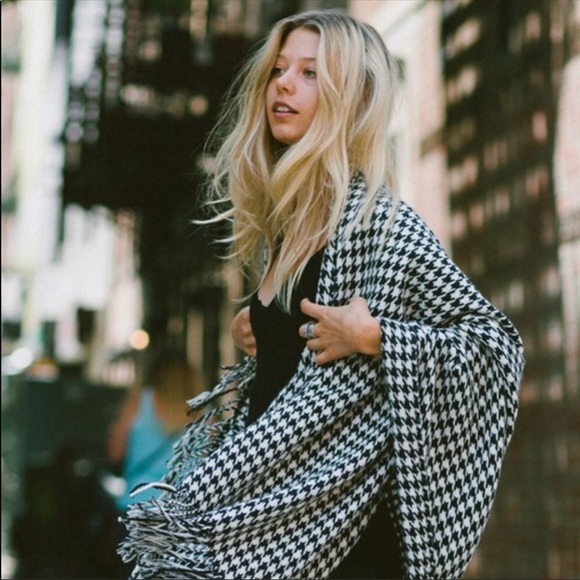 Other - Houndstooth Ruana